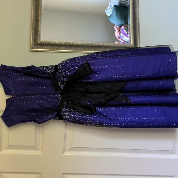 Formal dress - Picture 5 of 6